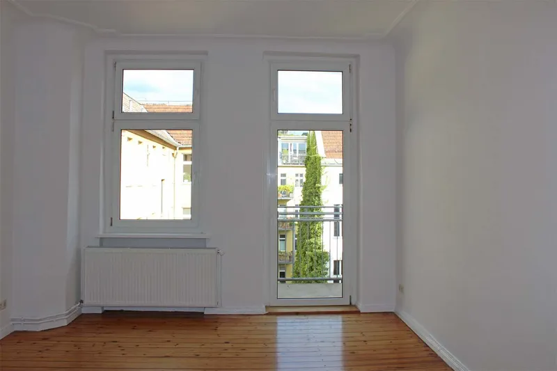 Große Altbauwohnung, Balkon, EBK — photo 1